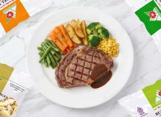 Sayuran Beku Pelengkap Steak berupa brokoli, wortel, buncis, jagung manis, dan kentang wedges dari Hagkenfarm.